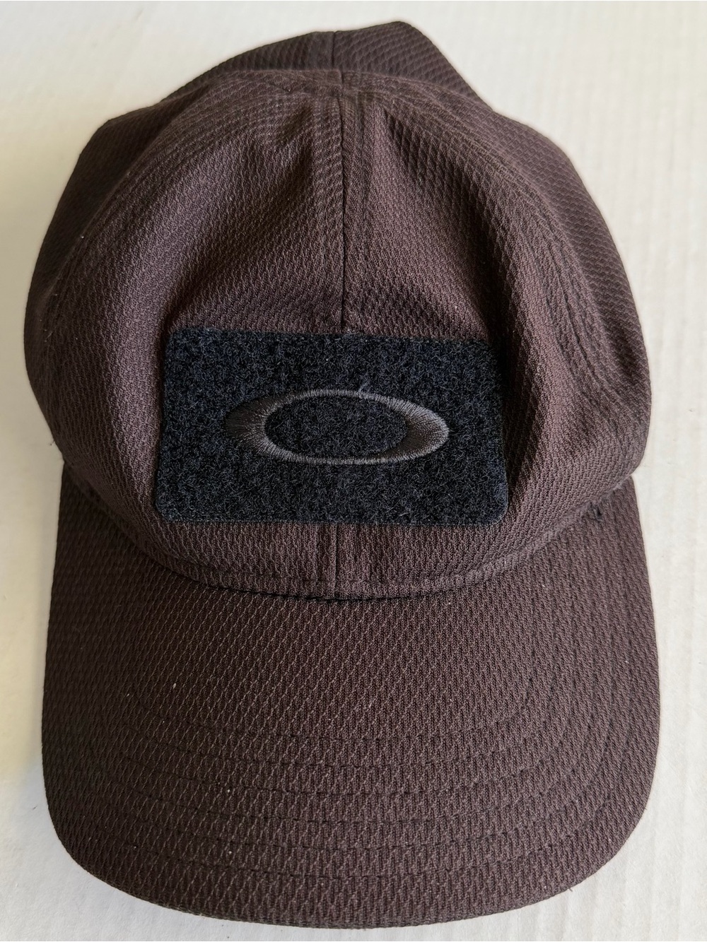 Oakley Men's Dark Brown Cap with Black Logo Patch Mesh Knit Lightweight Fitted